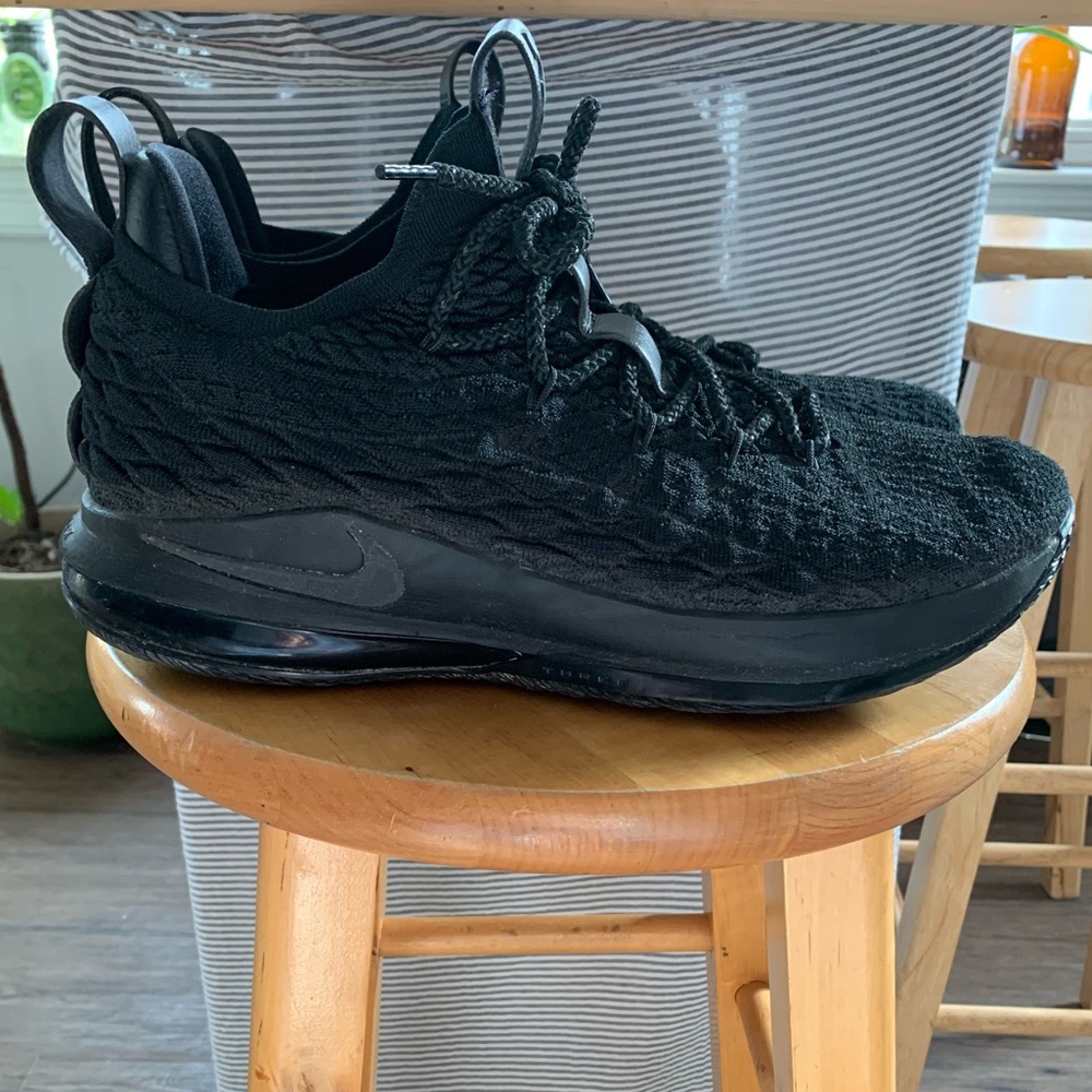 Nike Men’s Lebron 15 Low ‘Triple Black’